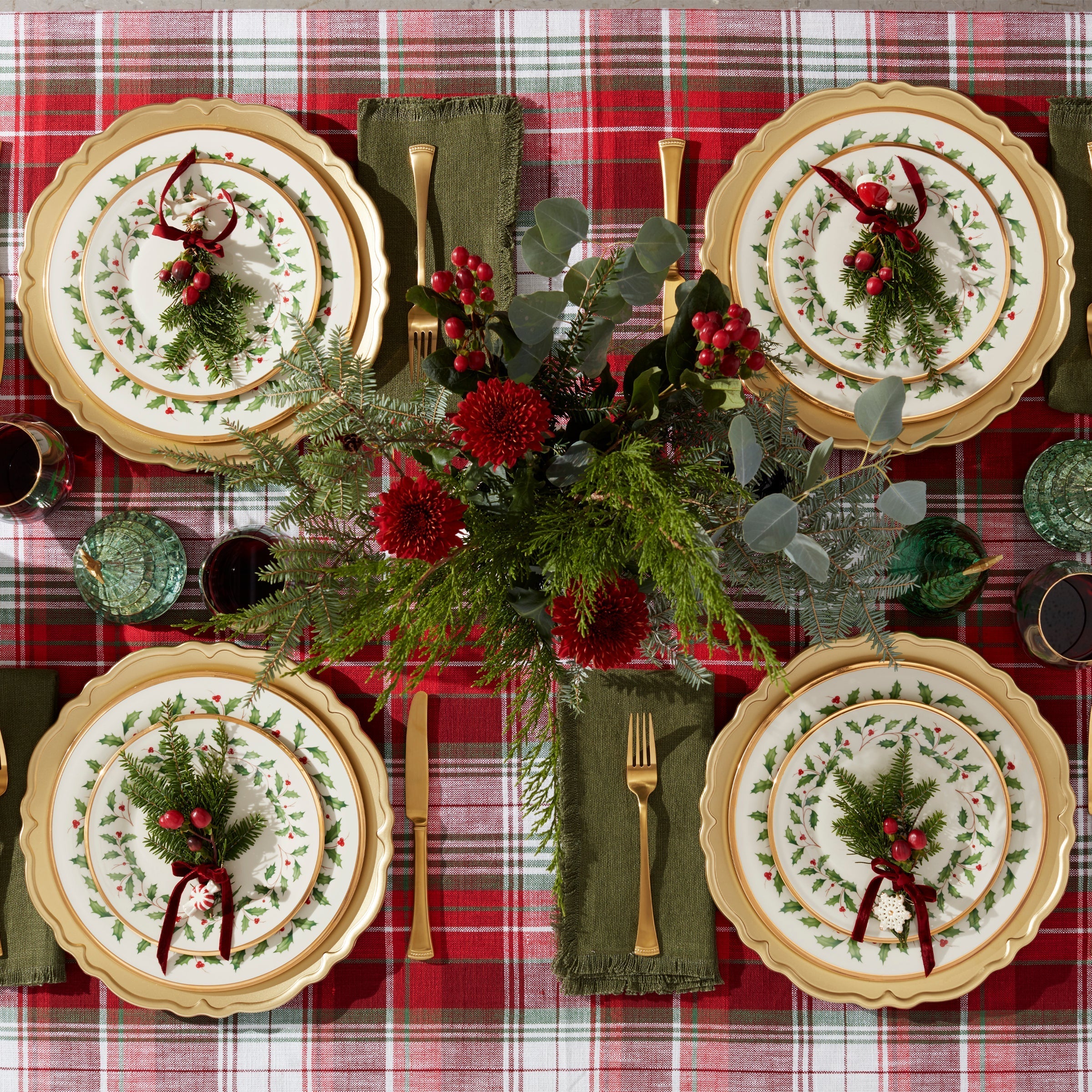 Holiday 12-Piece Plate & Bowl Set