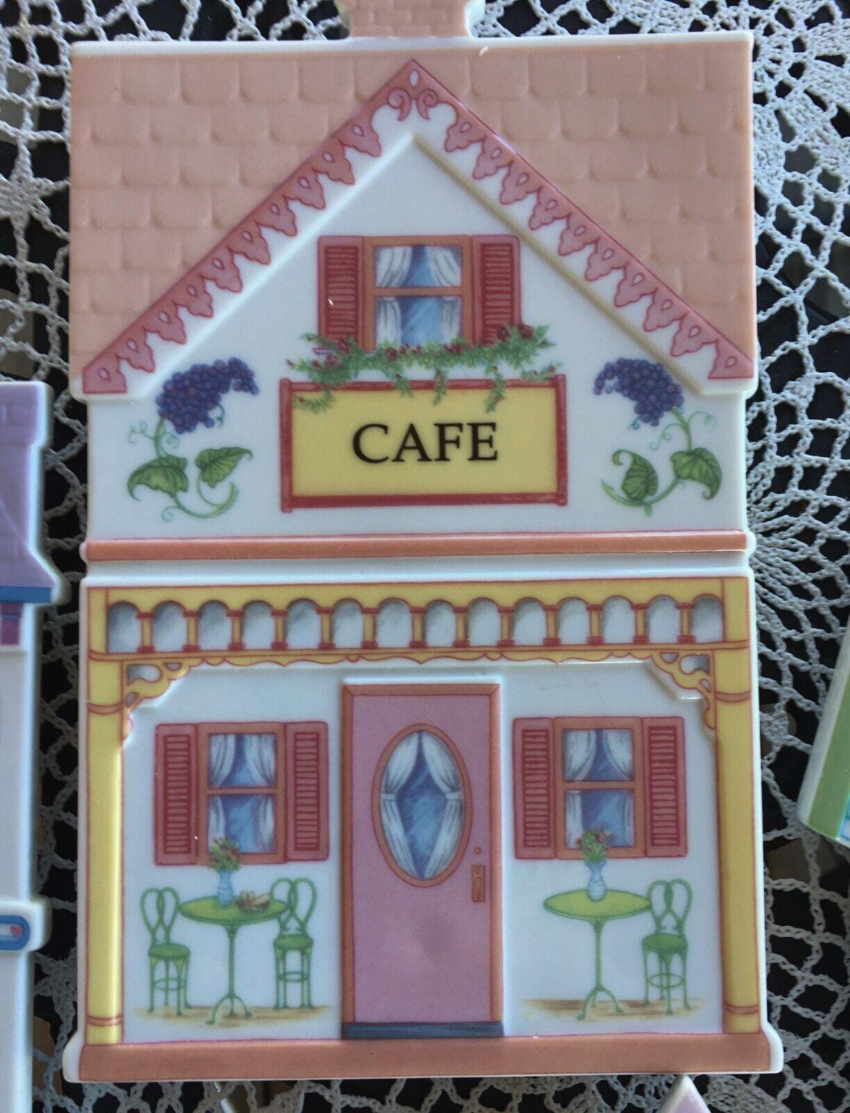 LENOX SpICE ViLLAGE TriVETS Set of 4 -1992-GreeN GroCER-caFE-COUNTRY STORE + 1