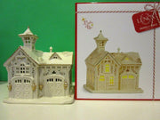 LENOX MisTLETOE ParK CarRIAGE HouSE Village Treasures sculpture -- -- NEW in BOX