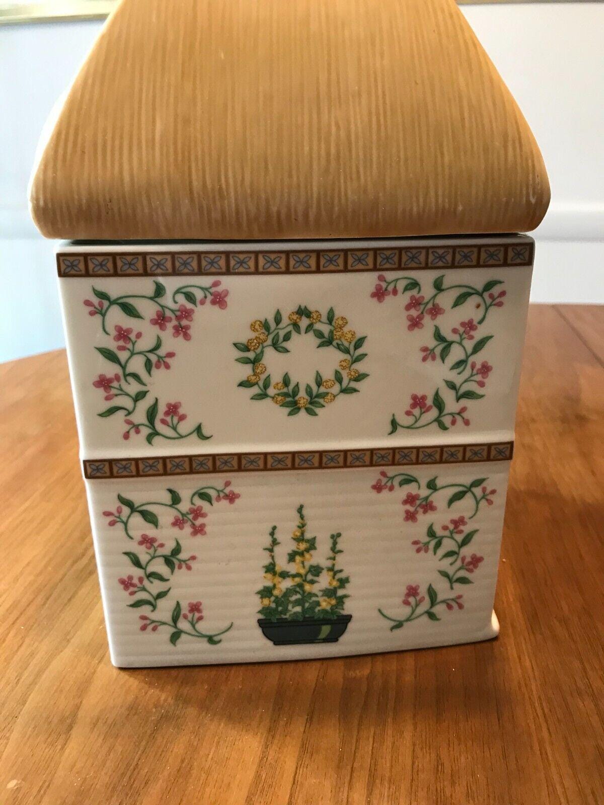 LENOX Spice Village CantERBURY CrossING CaniSTER SUGAR VTG 1995 Fine Porcelain