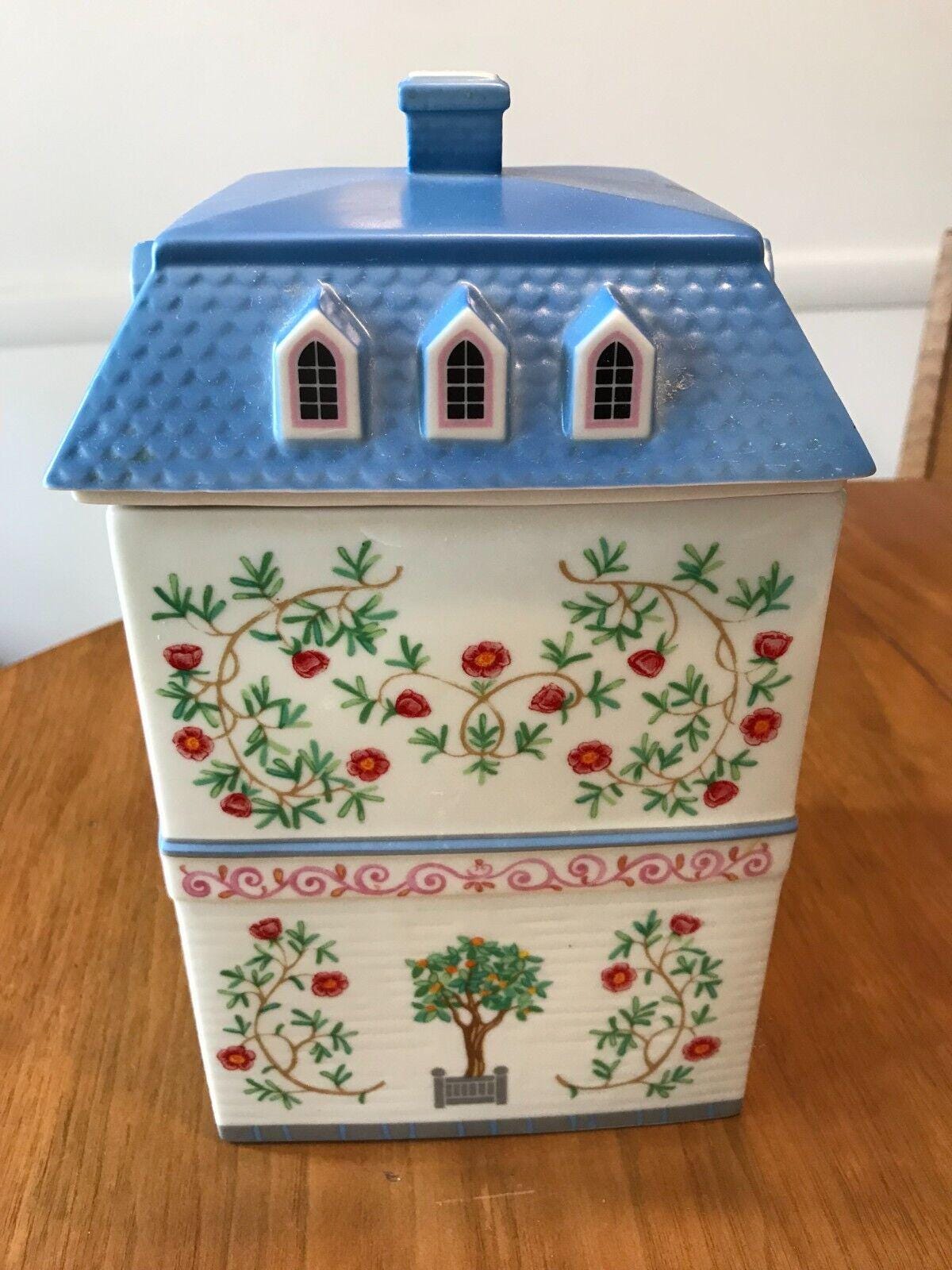 1990 LENOX Village Fine Porcelain Canterbury Crossing FLOUR Canister LID chip