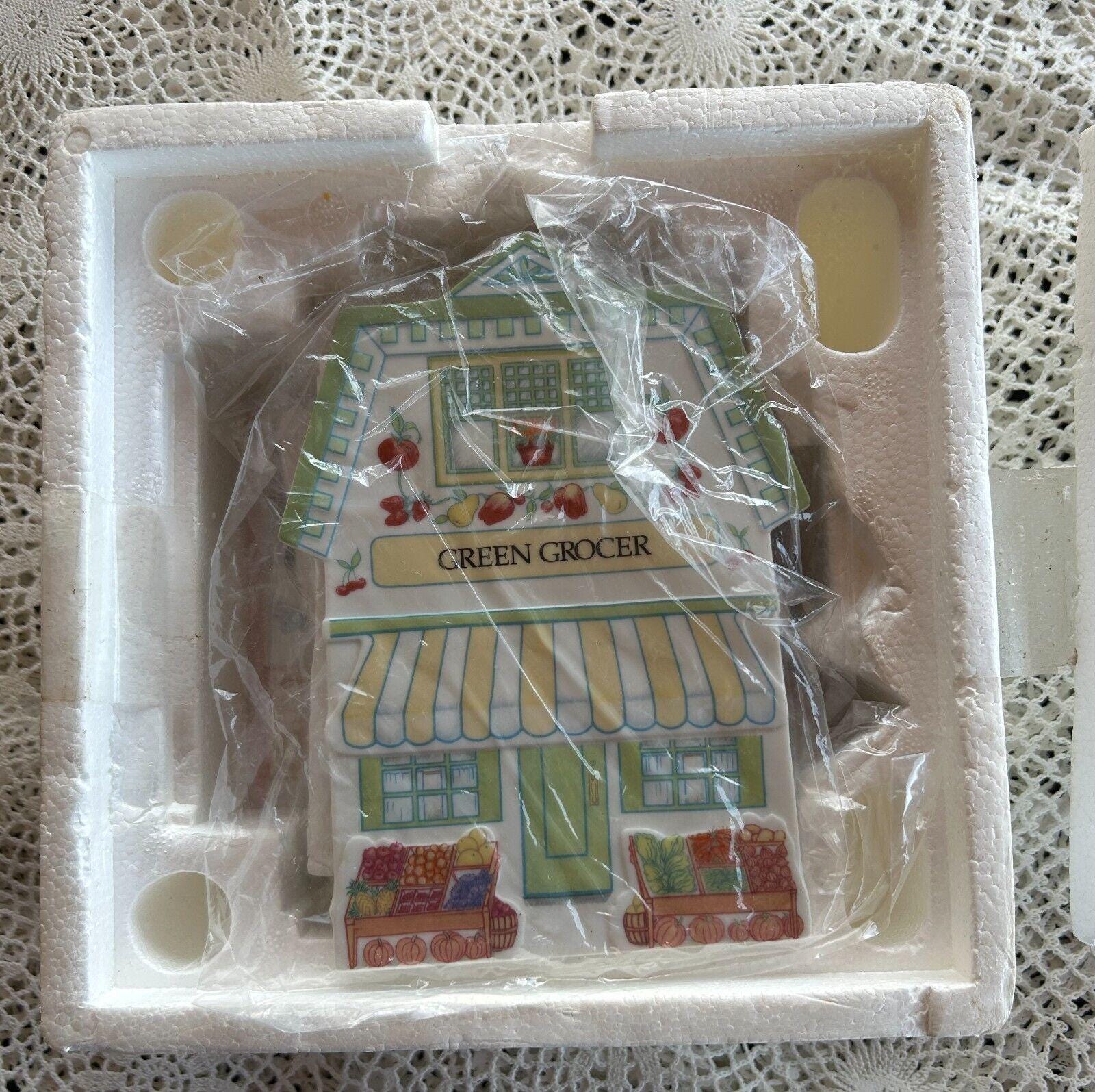 LENOX SpICE ViLLAGE TriVETS Set of 4 -1992-GreeN GroCER-caFE-COUNTRY STORE + 1